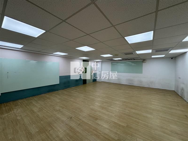 近A21捷運站金店面房屋室內格局與周邊環境