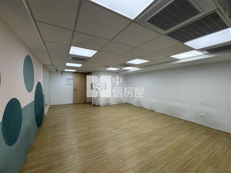 近A21捷運站金店面房屋室內格局與周邊環境