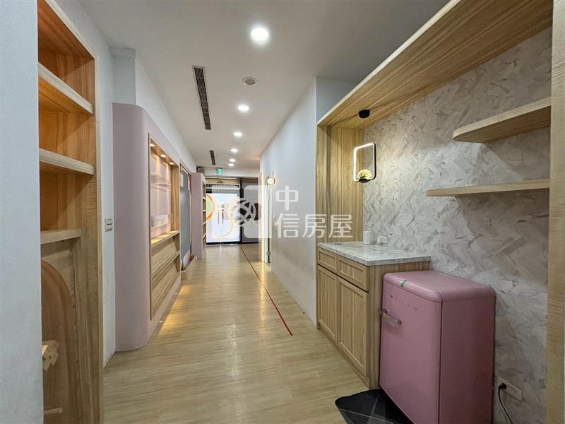近A21捷運站金店面房屋室內格局與周邊環境