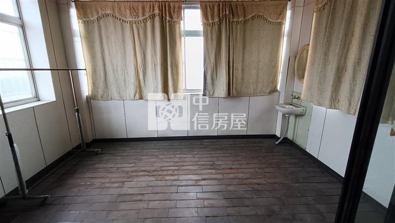 南華路透天店面房屋室內格局與周邊環境
