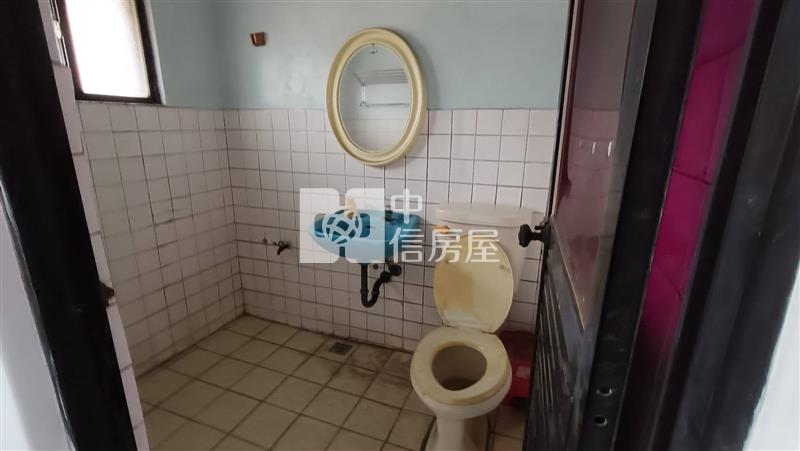 南華路透天店面房屋室內格局與周邊環境