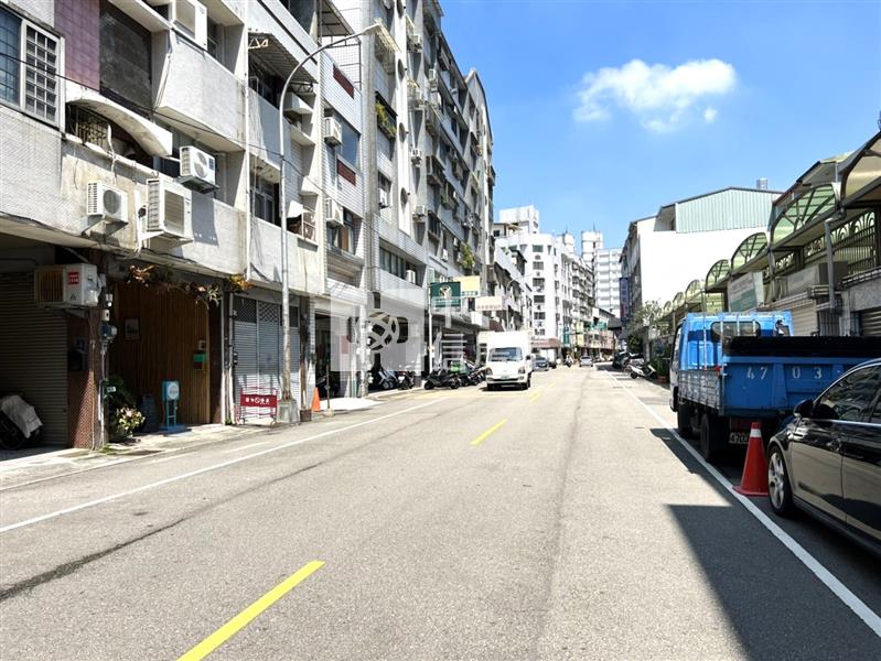 昌平商圈大地坪邊間透店房屋室內格局與周邊環境