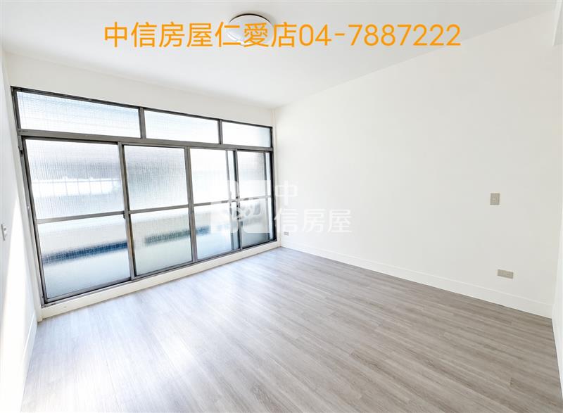忠孝後站車庫透天房屋室內格局與周邊環境