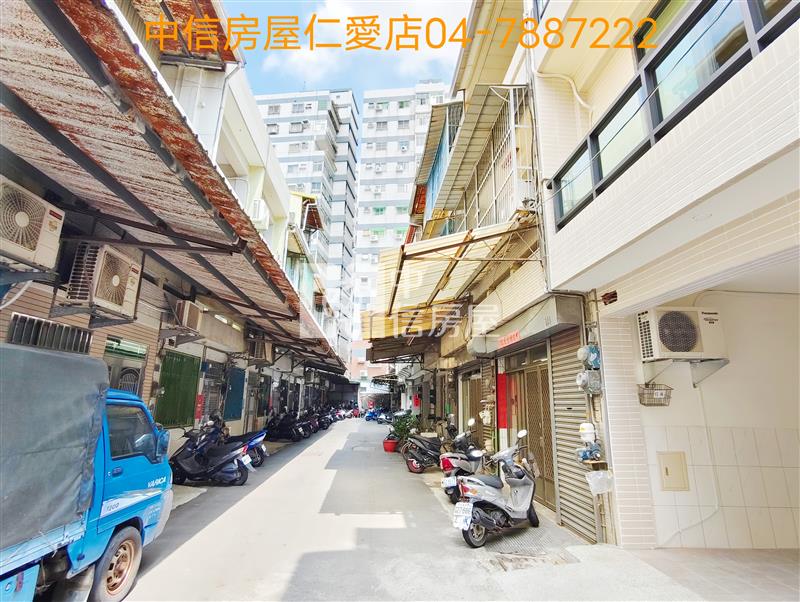 忠孝後站車庫透天房屋室內格局與周邊環境