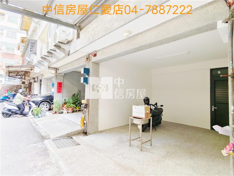忠孝後站車庫透天房屋室內格局與周邊環境