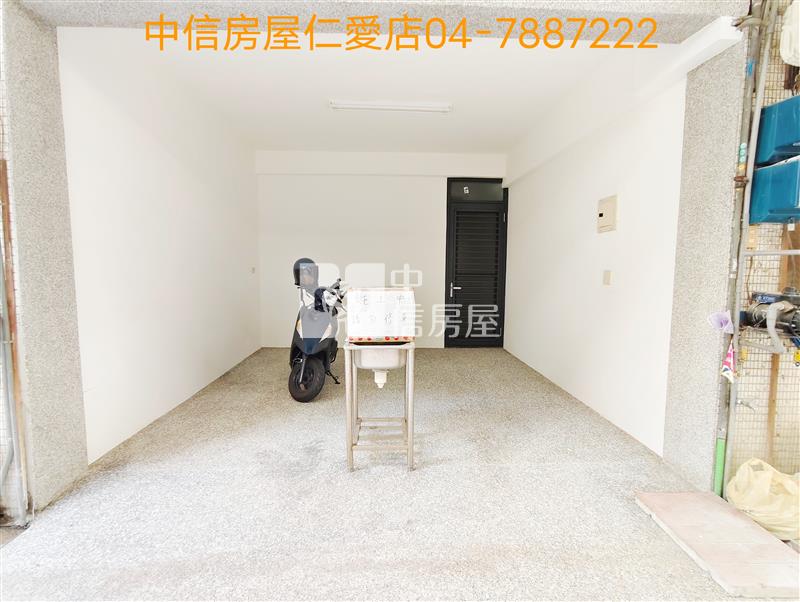 忠孝後站車庫透天房屋室內格局與周邊環境