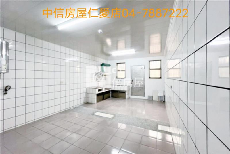 忠孝後站車庫透天房屋室內格局與周邊環境