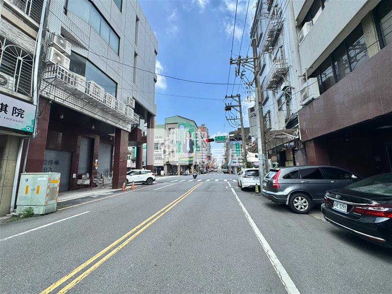 正新榮路金店面房屋室內格局與周邊環境