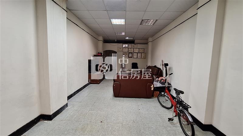 公園路懷舊透天店住房屋室內格局與周邊環境