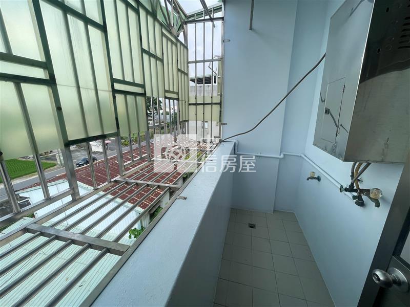 世賢國小車庫別墅房屋室內格局與周邊環境