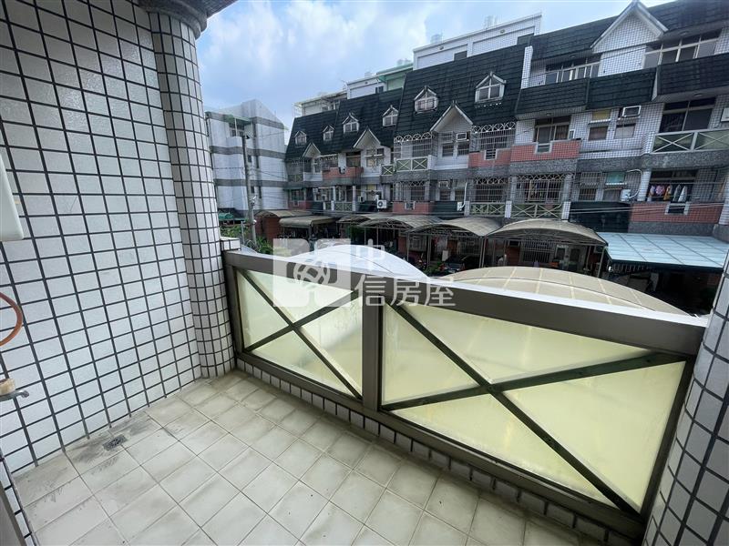 世賢國小車庫別墅房屋室內格局與周邊環境
