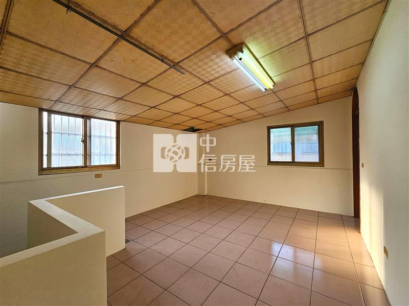 機捷旁三面採光角間透天房屋室內格局與周邊環境