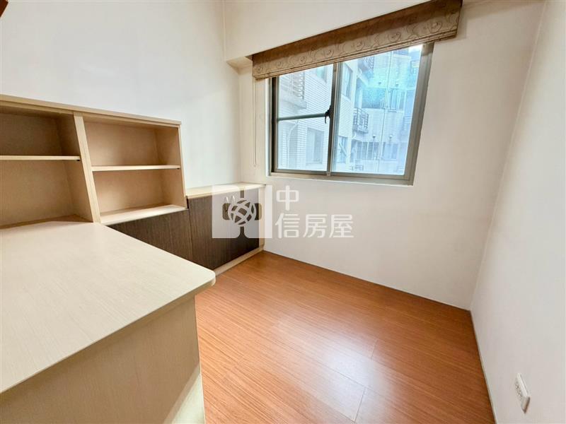 【安家】專任-龍岡忠貞長紅計畫精美1+1房車房屋室內格局與周邊環境