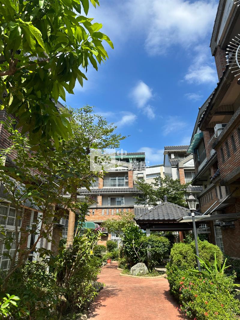 近藝文特區~絕稀有大地坪花園電梯別墅~室內車庫可停3台房屋室內格局與周邊環境