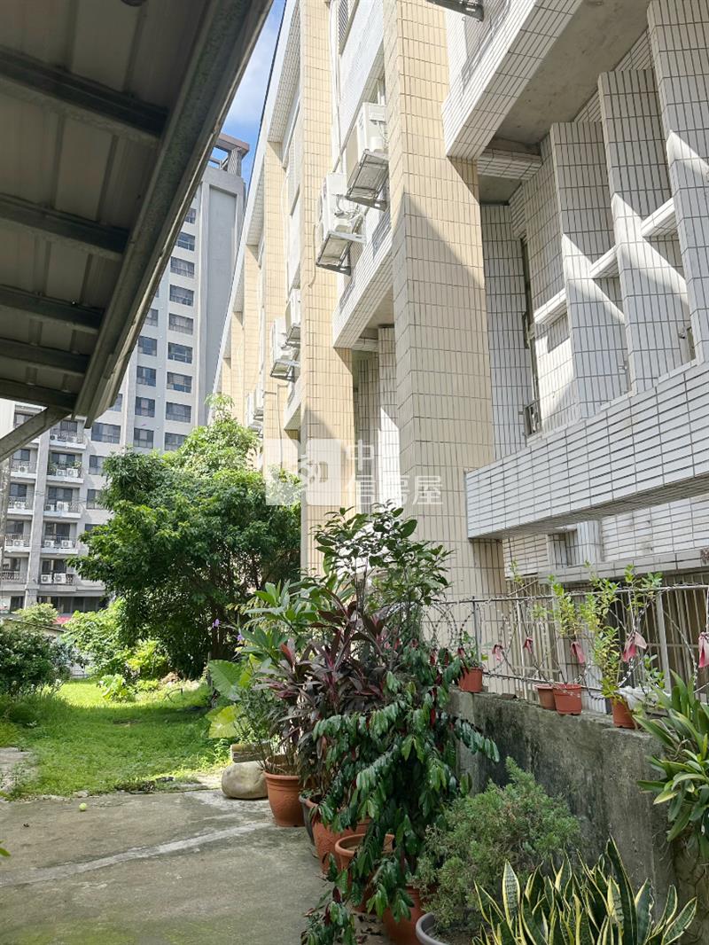 近藝文特區~絕稀有大地坪花園電梯別墅~室內車庫可停3台房屋室內格局與周邊環境
