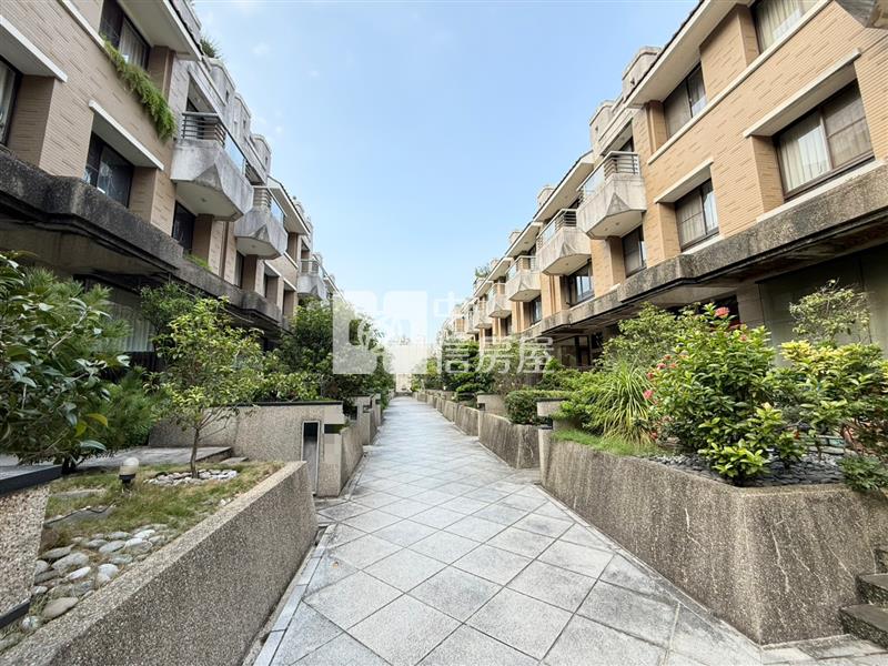 昌平商圈鄉林敦煌4車美墅房屋室內格局與周邊環境