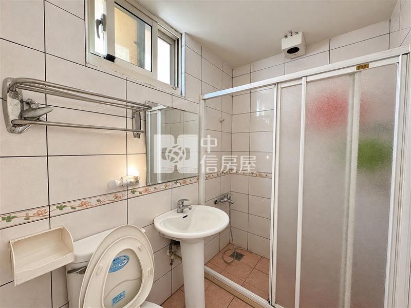 豐原廟東粉嫩嫩輕屋齡電梯透天房屋室內格局與周邊環境