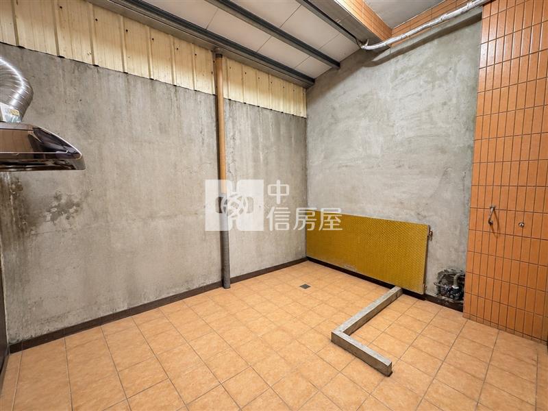豐原廟東粉嫩嫩輕屋齡電梯透天房屋室內格局與周邊環境