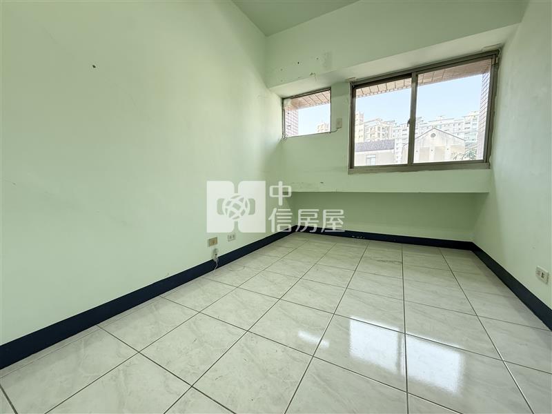 左鄰右舍南屯黎明商圈採光大三房+車位房屋室內格局與周邊環境