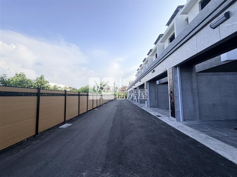 麻豆全新間間套房併排雙車墅房屋室內格局與周邊環境
