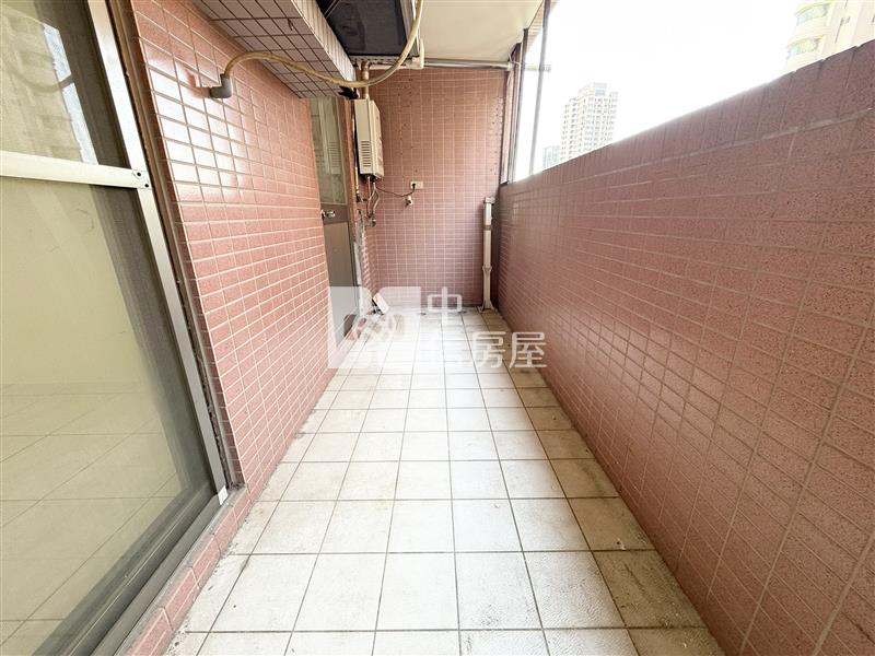 左鄰右舍南屯黎明商圈三房+車位房屋室內格局與周邊環境