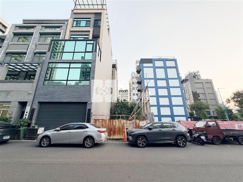 逢甲文修公園6米寬建地房屋室內格局與周邊環境