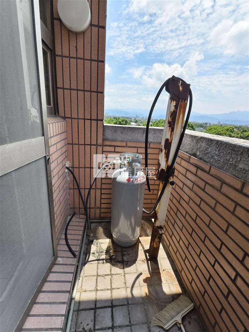 烏樹林樓中樓低總價電梯三房房屋室內格局與周邊環境