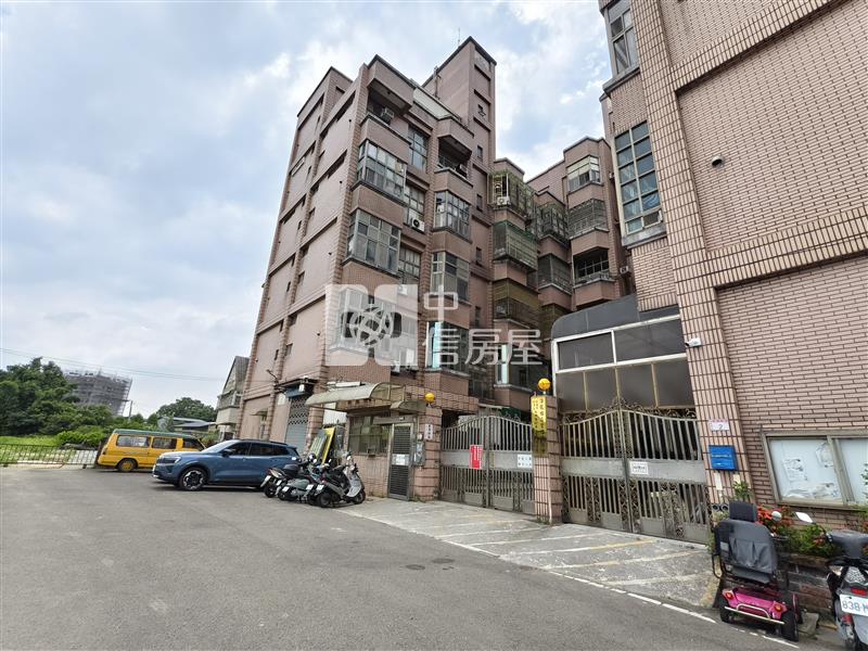 烏樹林樓中樓低總價電梯三房房屋室內格局與周邊環境