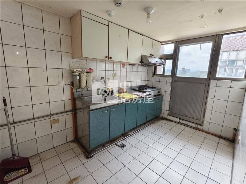 烏樹林樓中樓低總價電梯三房房屋室內格局與周邊環境