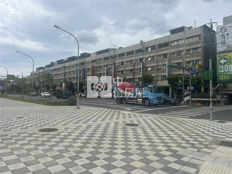 正體育園區黃金店面房屋室內格局與周邊環境