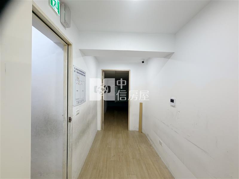 近A21.A22雙捷運站金店面房屋室內格局與周邊環境