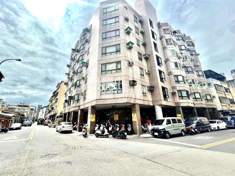 一點利商圈三角窗金店房屋室內格局與周邊環境