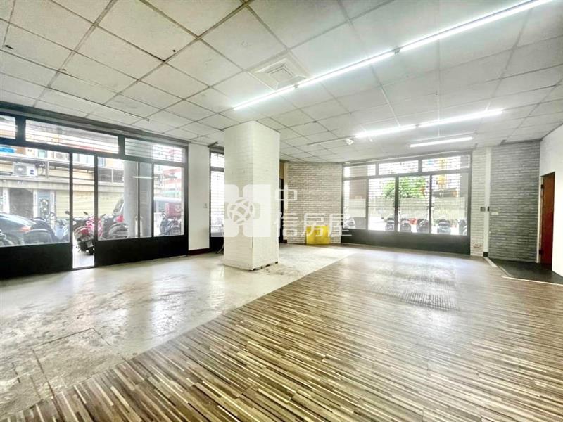 一點利商圈三角窗金店房屋室內格局與周邊環境