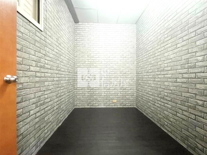 一點利商圈三角窗金店房屋室內格局與周邊環境