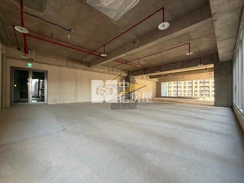 【星鑽】高鐵站前【中悅森PLAZA｜9樓景觀商辦雙車位】房屋室內格局與周邊環境
