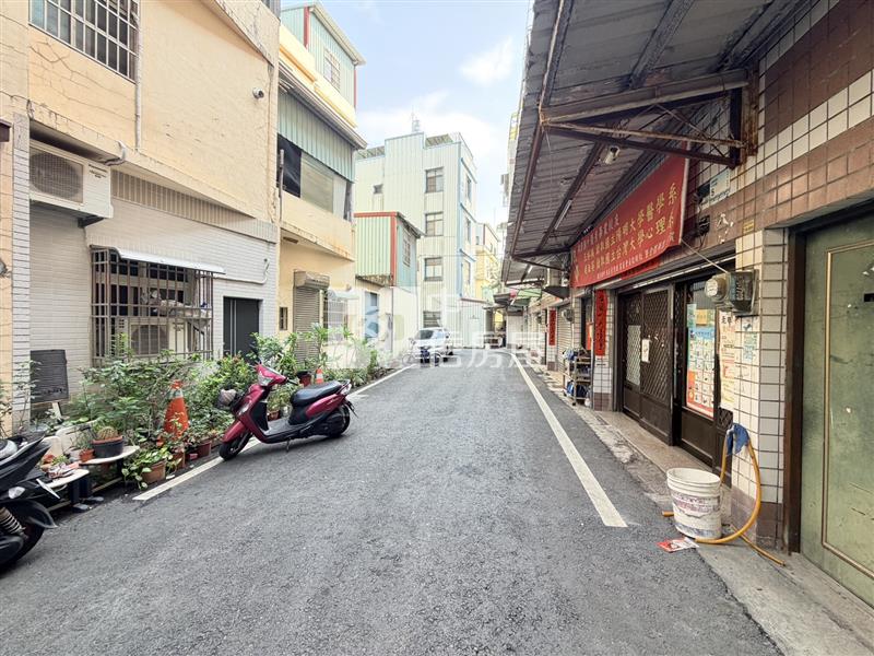頭前溪靜巷車庫透天房屋室內格局與周邊環境