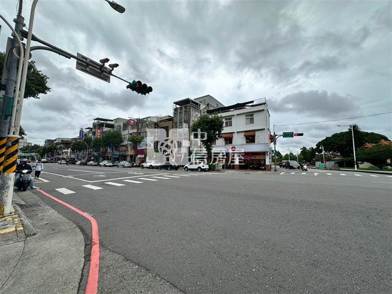 A22捷運站旁透天店面加套房(事故屋)房屋室內格局與周邊環境