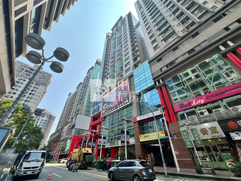 SOGO旁海華國際會館精景觀美套房房屋室內格局與周邊環境