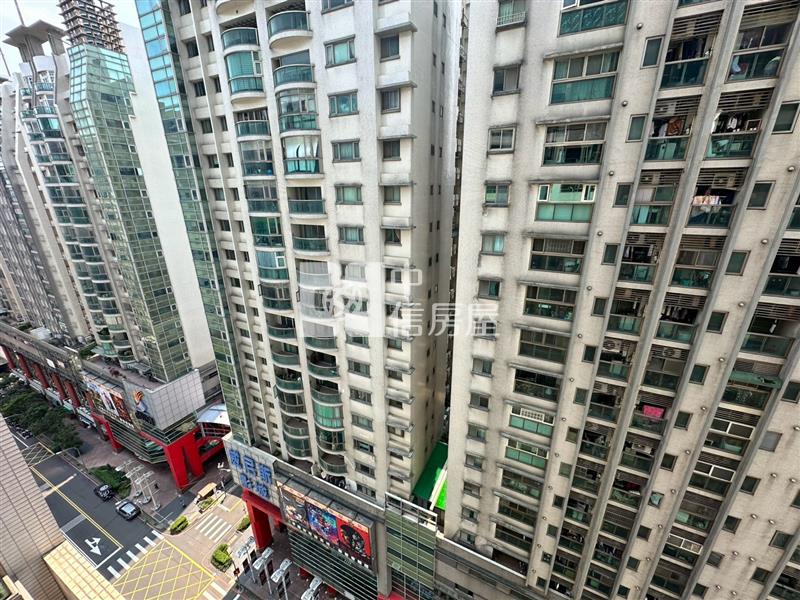 SOGO旁海華國際會館精景觀美套房房屋室內格局與周邊環境