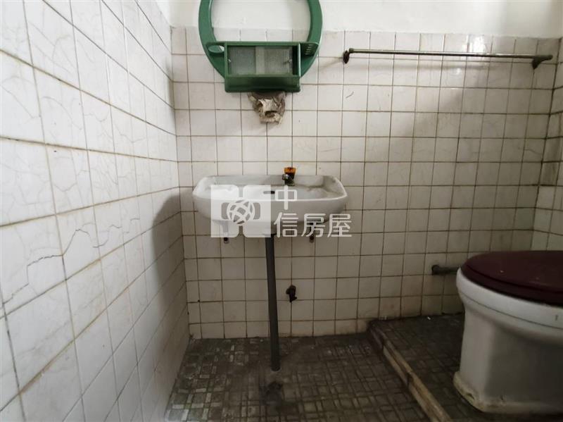 前鎮和義街打造夢想稀有透天店住房屋室內格局與周邊環境