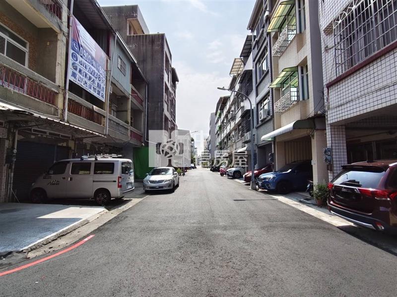 前鎮和義街打造夢想稀有透天店住房屋室內格局與周邊環境