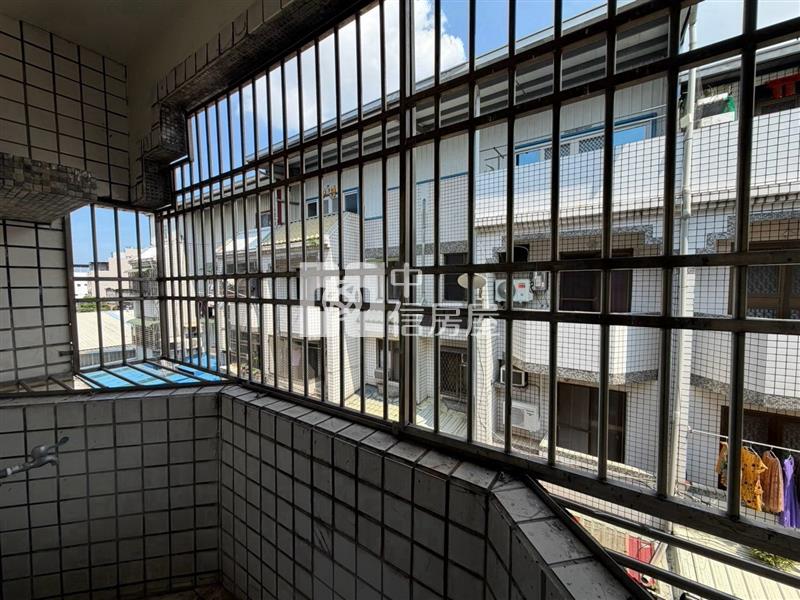 岡山產業園區明亮美透天房屋室內格局與周邊環境