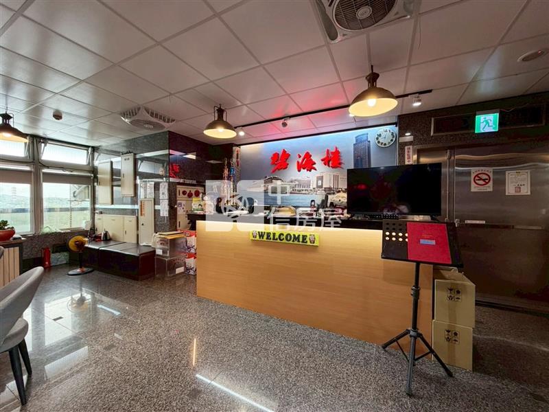 基隆市中心地標皇冠大樓景觀餐廳店面房屋室內格局與周邊環境