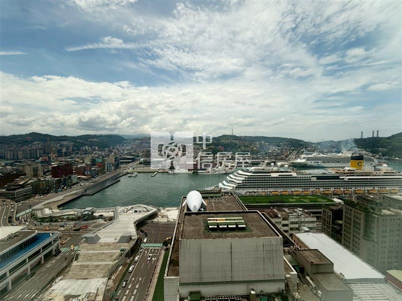 基隆市中心地標皇冠大樓景觀餐廳店面房屋室內格局與周邊環境
