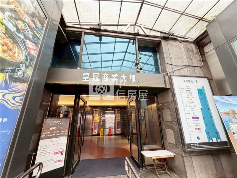 基隆市中心地標皇冠大樓金店面房屋室內格局與周邊環境