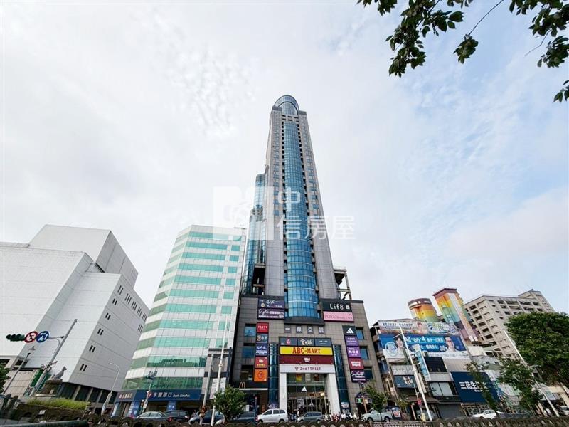 基隆市中心地標皇冠大樓吸金店面房屋室內格局與周邊環境