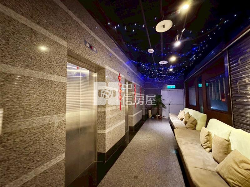 基隆市中心地標皇冠大樓吸金店面房屋室內格局與周邊環境