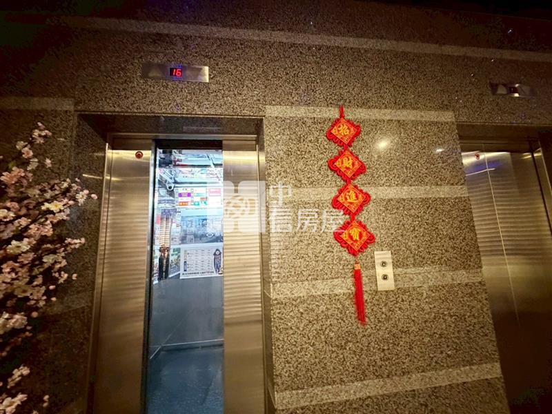 基隆市中心地標皇冠大樓吸金店面房屋室內格局與周邊環境