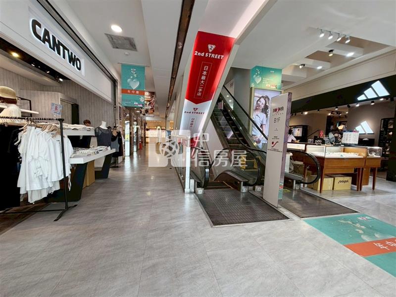 基隆市中心地標皇冠大樓高樓景觀店面房屋室內格局與周邊環境