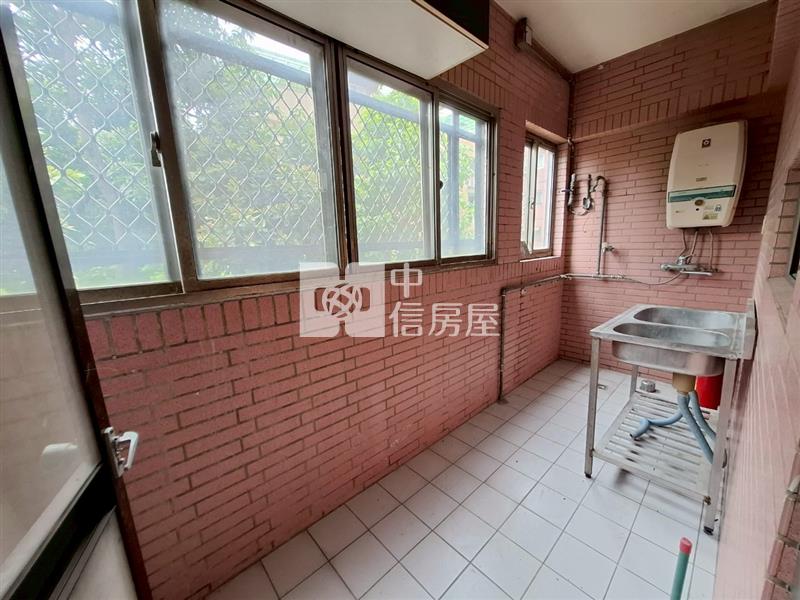 極品1+2樓金店面★北區太原綠園道房屋室內格局與周邊環境